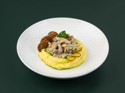 Бефстроганов из говядины с белыми грибами