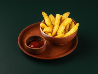 Картофель фри с кетчупом