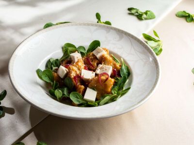 Теплый салат из карамельных баклажанов