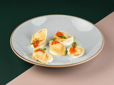 Пельмени с лососем, красной икрой