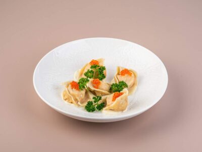 Пельмени с лососем, красной икрой