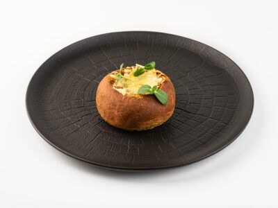 Трюфельный колоб, запеченный с сыром и грибами