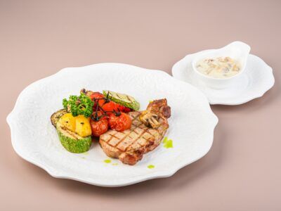 Антрекот с овощами гриль