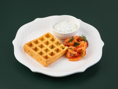 Вафли кабачковые с лососем