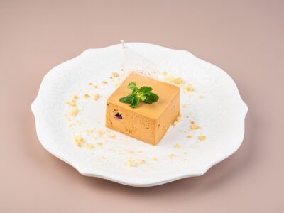 Десерт жареный шоколад с черной смородиной