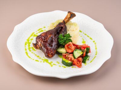 Баранья голяшка с кускусом