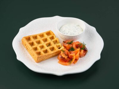 Вафли кабачковые с мурманским лососем